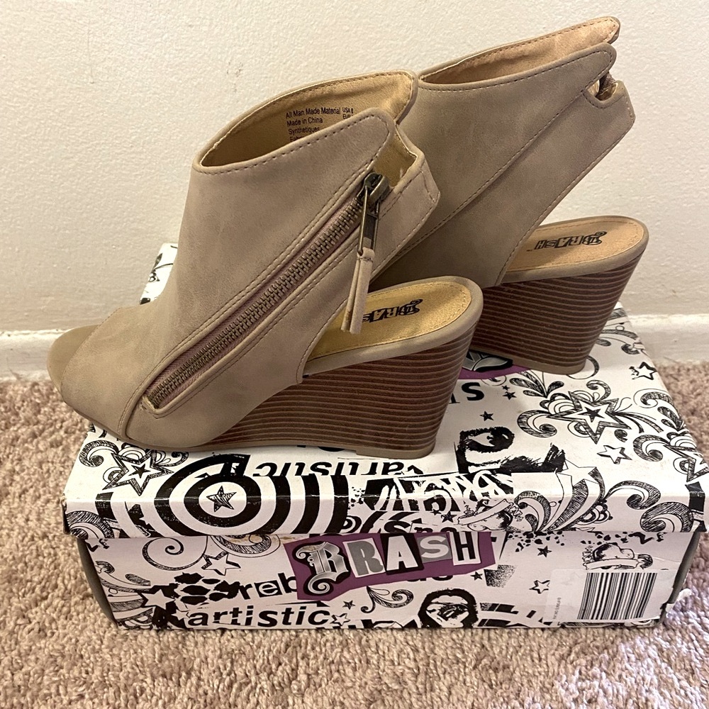 Sling back Wedge open toed sandals faux Suede Tuape size 8. Gently worn